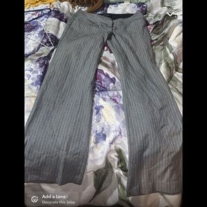 Express editor gray striped women’s dress pants. Size 6 regular